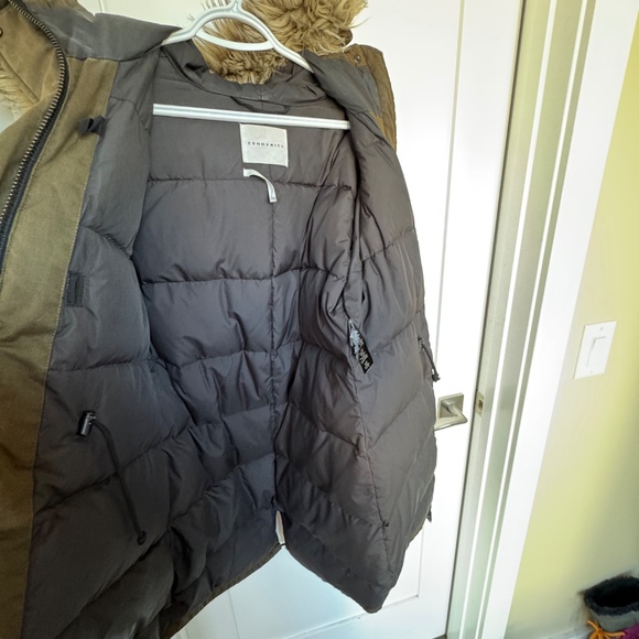 Aritzia Community Parka with removable Faux fur hood trim - Picture 8 of 8